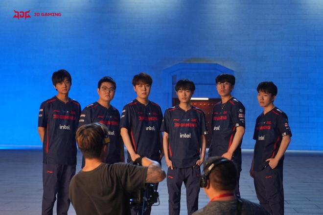 她们不仅吸 她们不仅吸